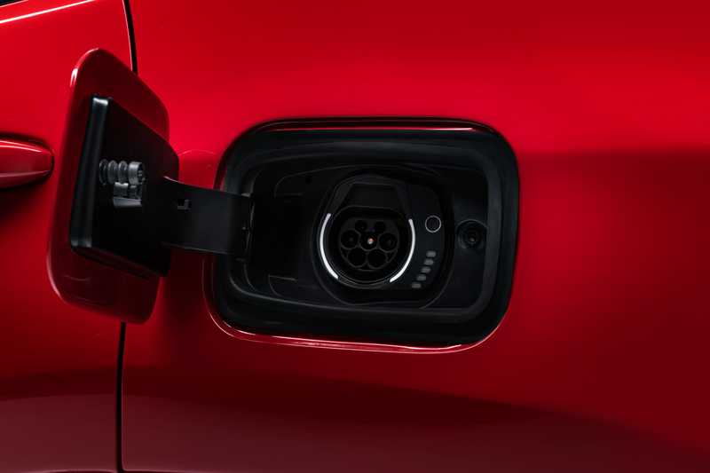 Illustration for article titled The Very First Plug-In Hybrid Jeeps Claim Up to 240 HP and 31 Miles of EV Range